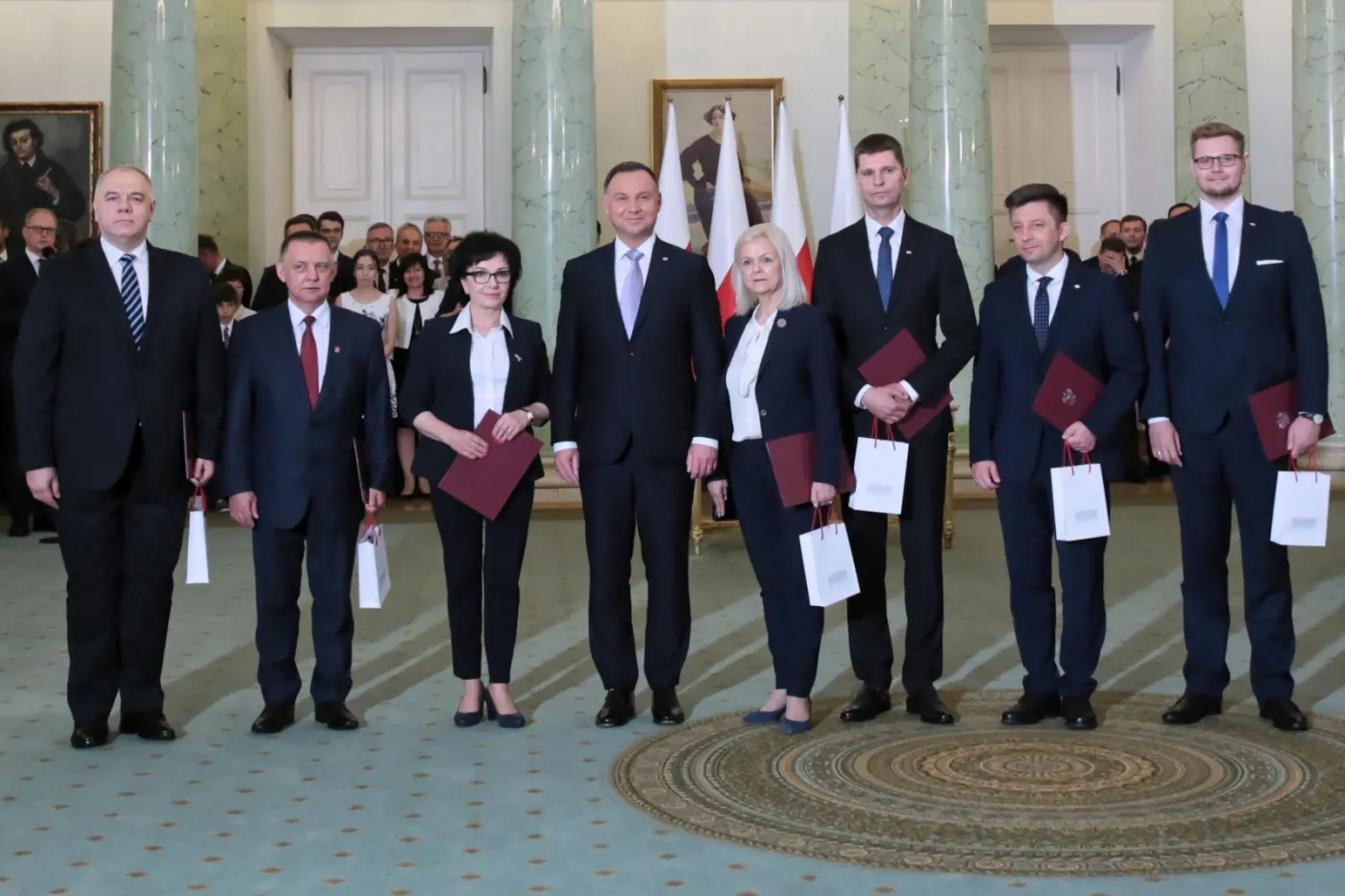 Zapewnić kontynuację w resortach i nie stwarzać problemów. Oto aksamitny gabinet na czas kampanii