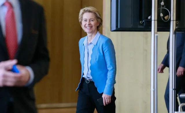Nowe i stare twarze w Brukseli. Von der Leyen przedstawiła swoją KE