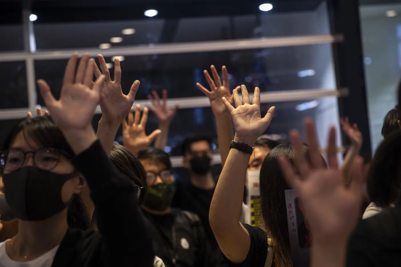 W Hongkongu policja użyła gazu łzawiącego wobec prodemokratycznego marszu