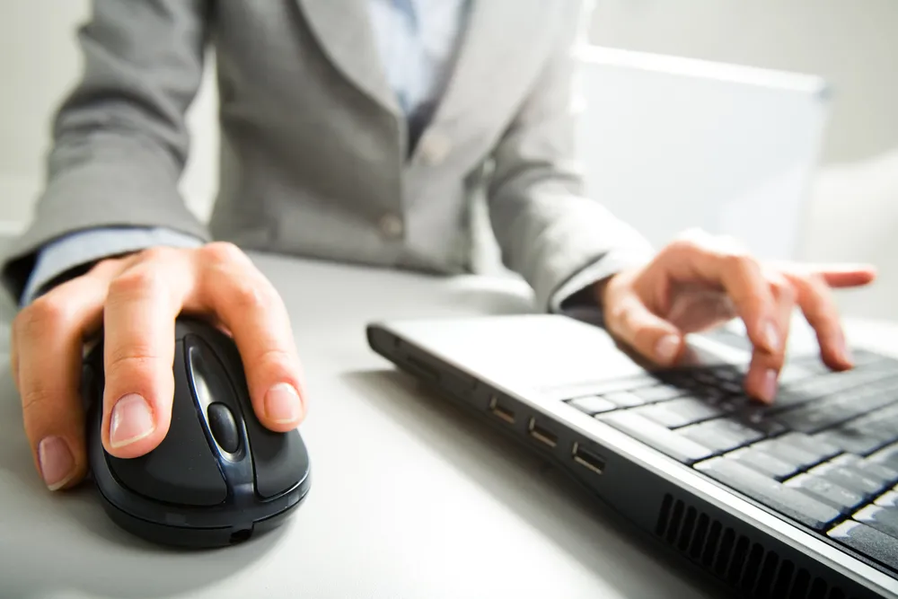 Inwestowanie w domeny internetowe: czy jedno kliknięcie może uczynić cię milionerem?