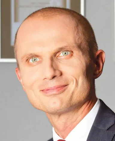 partner w kancelarii Raczkowski Paruch, radca prawny