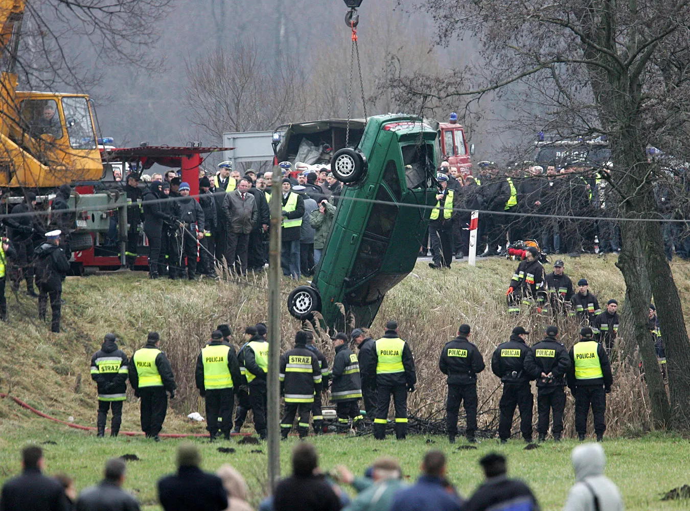 05.12.2006 Bojmie 

Samochod z zaginionymi policjantami ktorzy odwozili do domu dyrektora departamentu w MSWIA Tomasza Serafina po imprezie w jednym z warszawskich klubow.

Po 3 dniach poszukiwan zaginionych policjantow, odnaleziono samochod wraz z cialami policjantow

fot.Michal Rozbicki