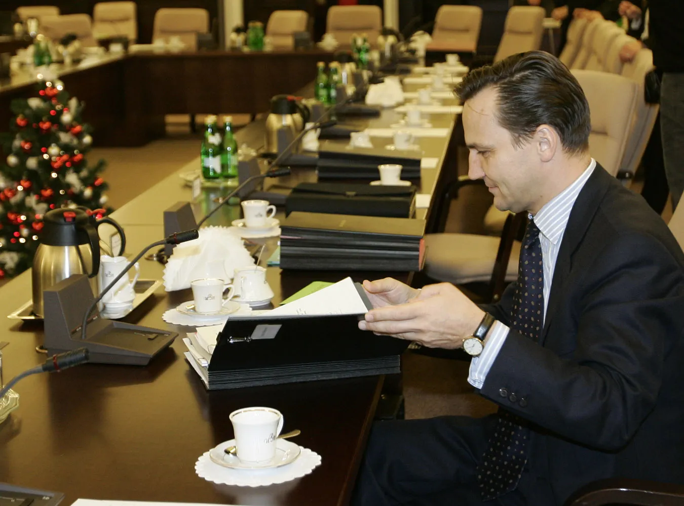 Minister spraw zagranicznych Radosław Sikorski wydał pisemny zakaz kontaktów z Janem Kobylańskim