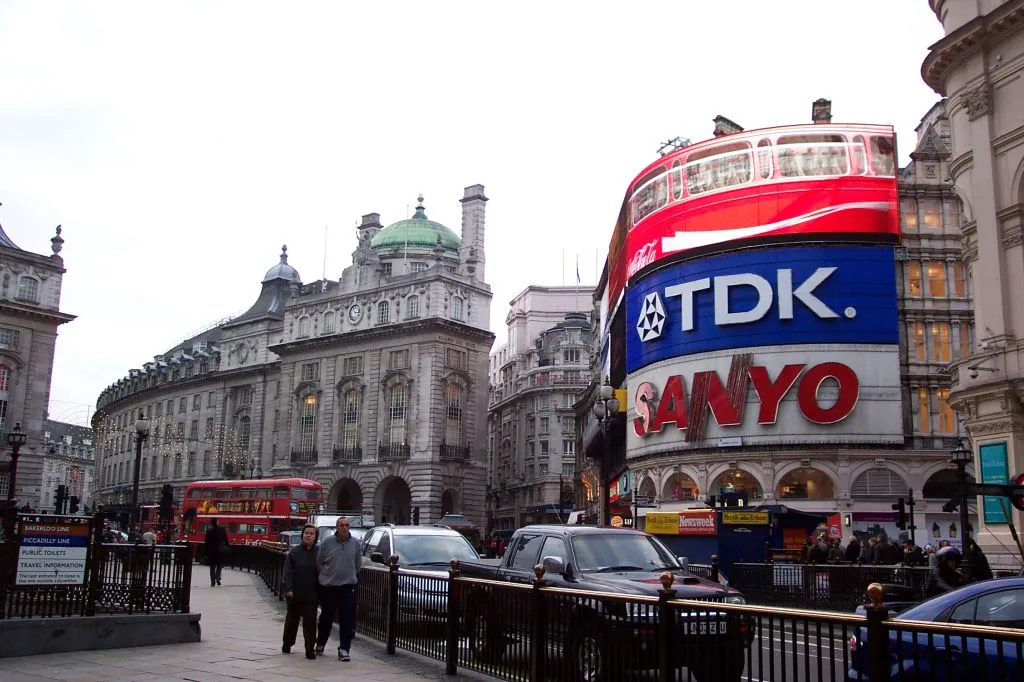 fr_london_252596a_1100795.jpg