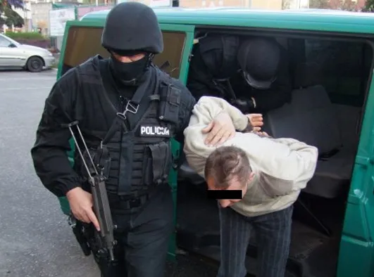 Tak ostra policja zwija złodziei aut