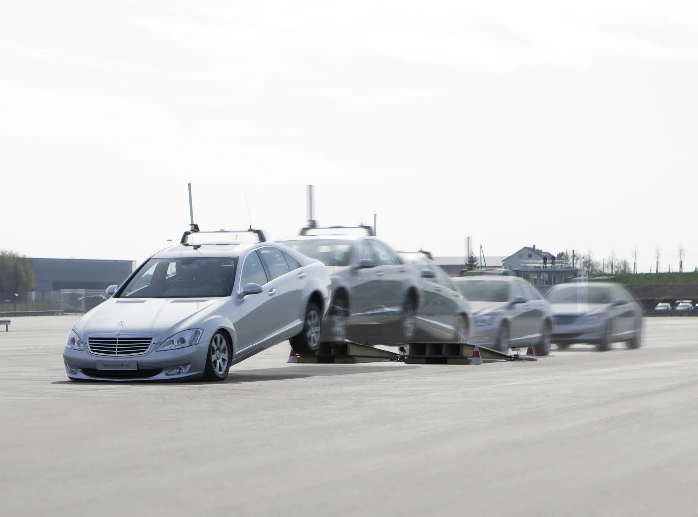 mercedes_1_282582a_751591.jpg