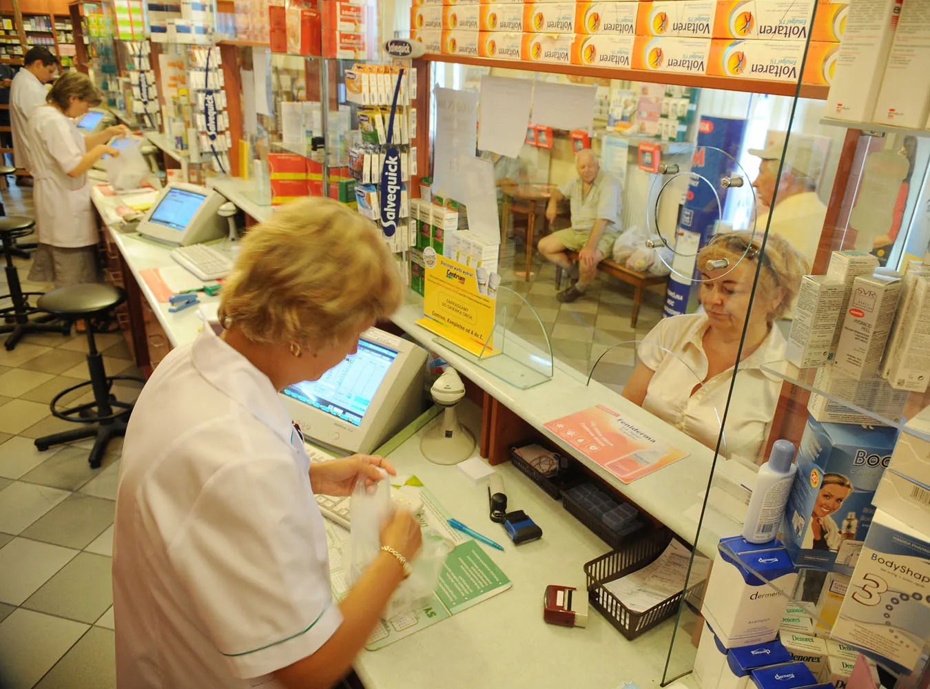 Polacy robią zapasy tanich leków