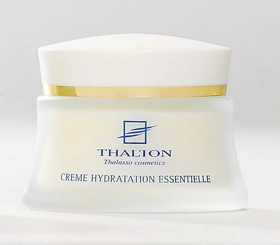 CREME HYDRATATION ESSENTIELLE doskonale nawilża skórę, odżywia i chroni ją przed wolnymi rodnikami, sprawiając, że staje się ona elastyczna gładka i lśniąca.