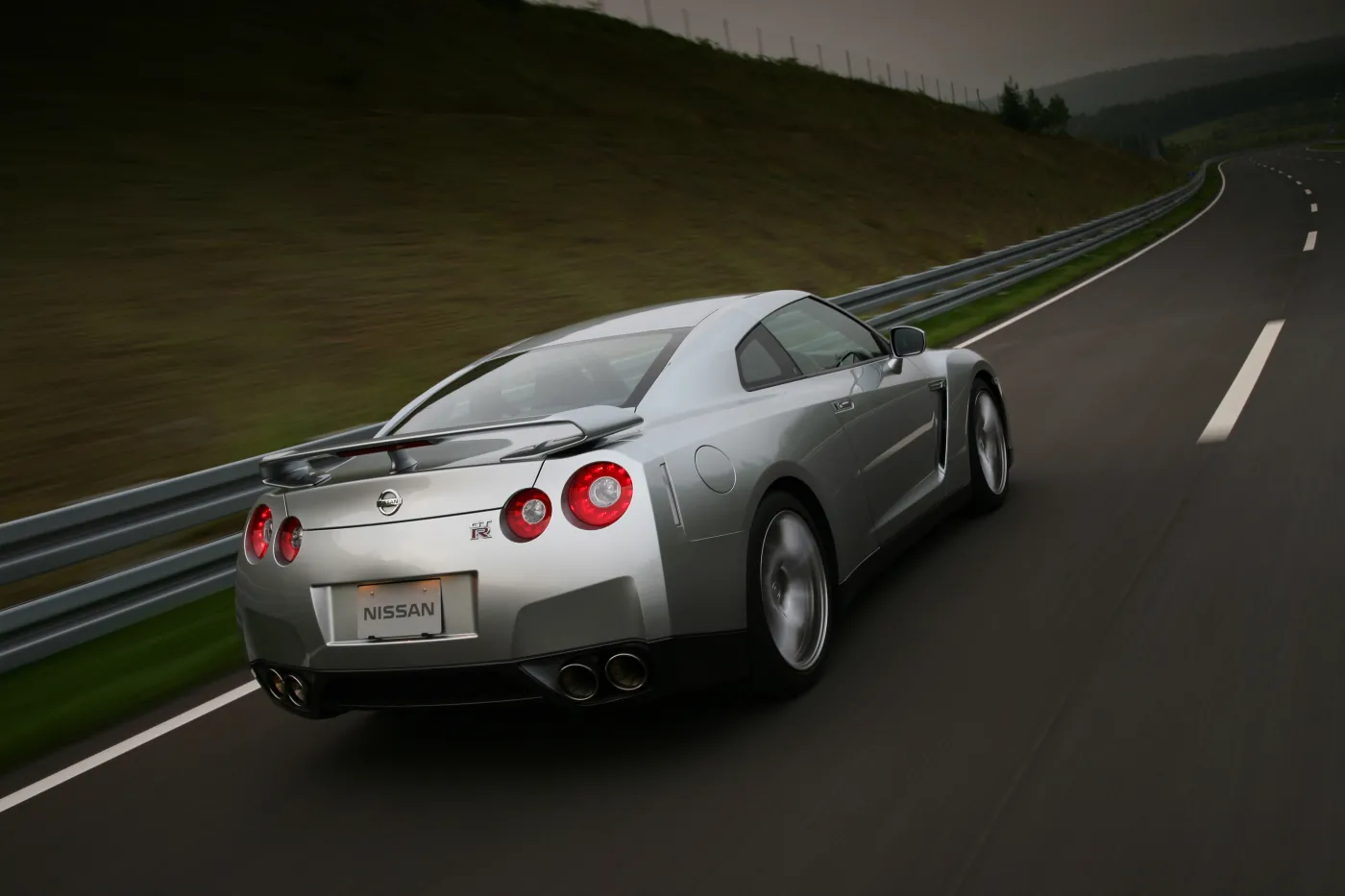 fr_nissan1_65315a_173460.jpg