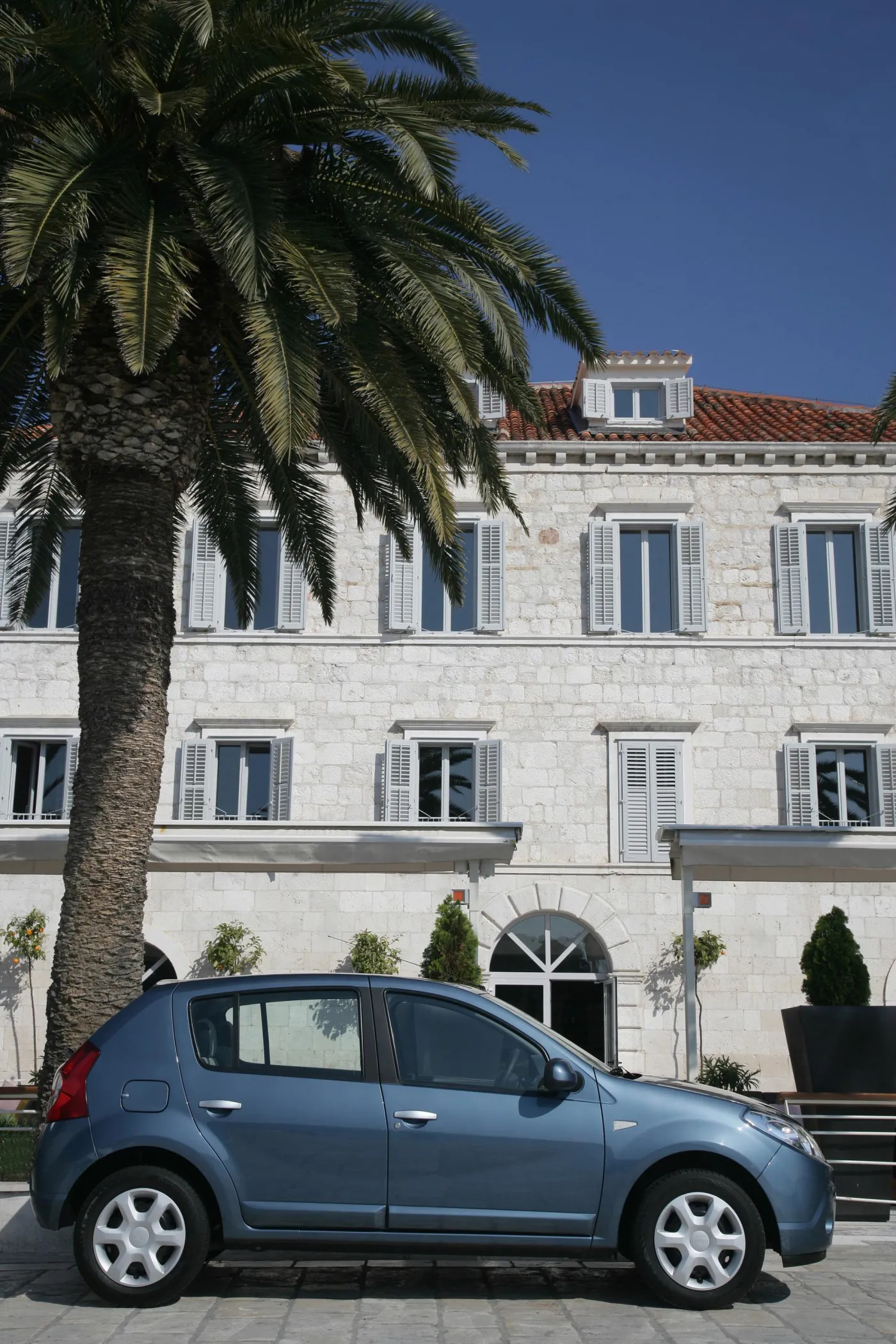 fr_dacia2_103469a_355007.jpg