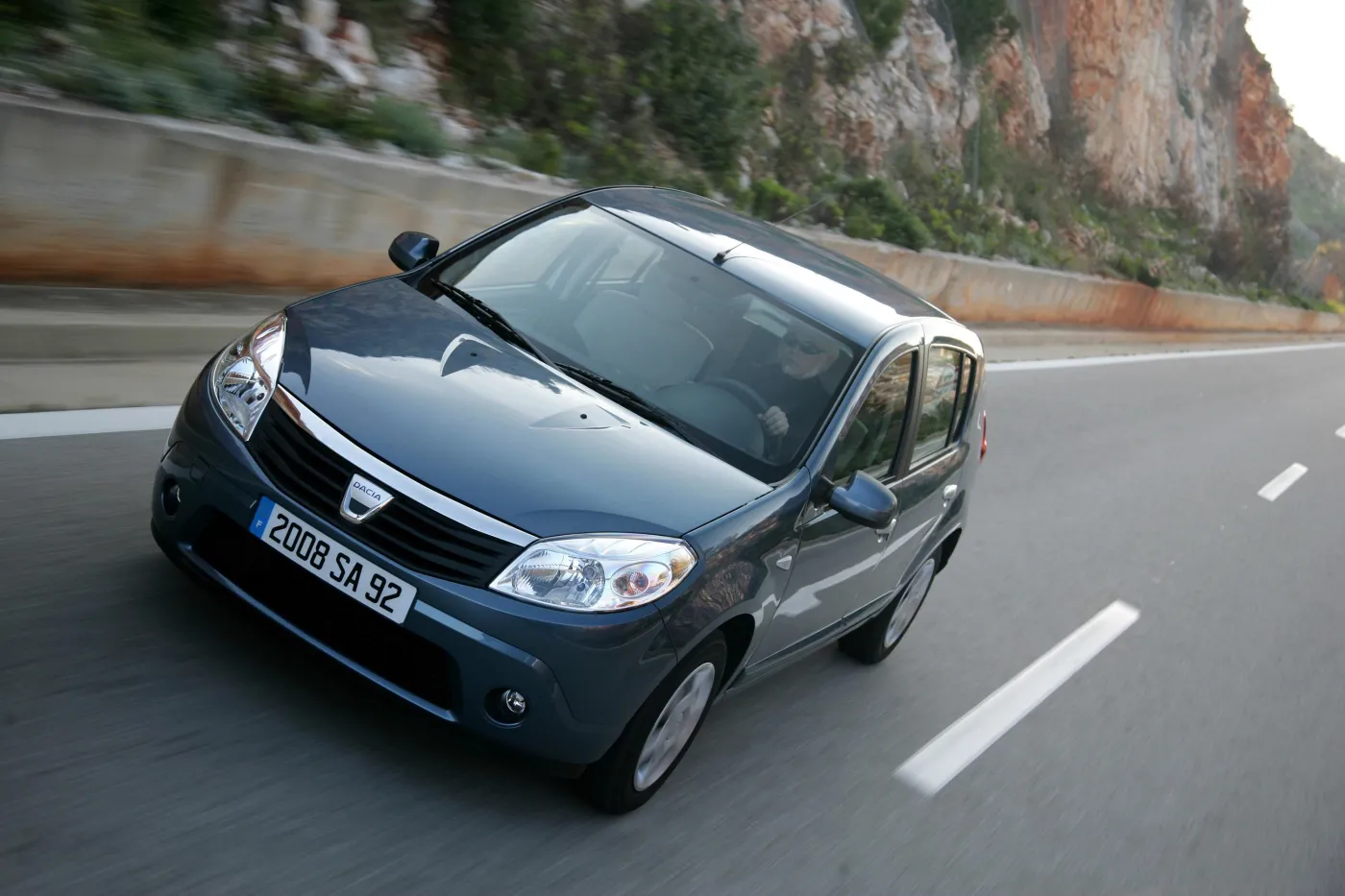 fr_dacia4_103471a_355051.jpg