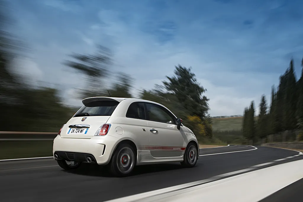 fr_fiat2_103232a_353632.jpg
