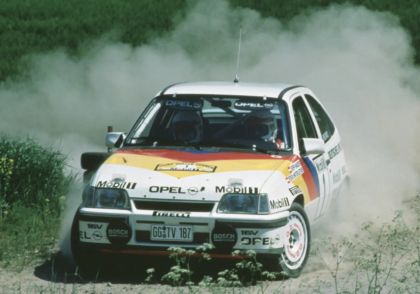 fr_opel7_121909a_544007.jpg