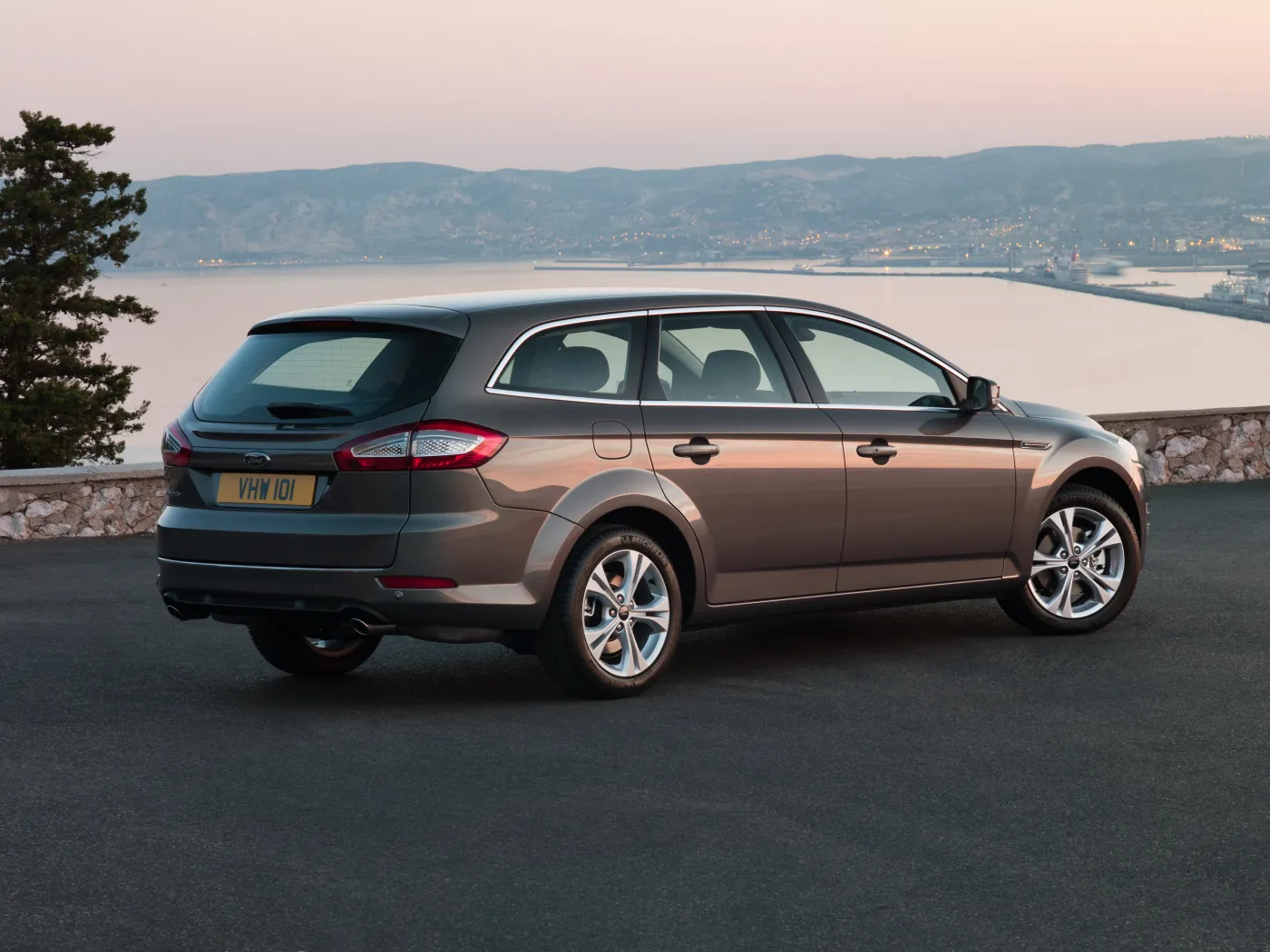 mondeo_06_287174a_1424939.jpg