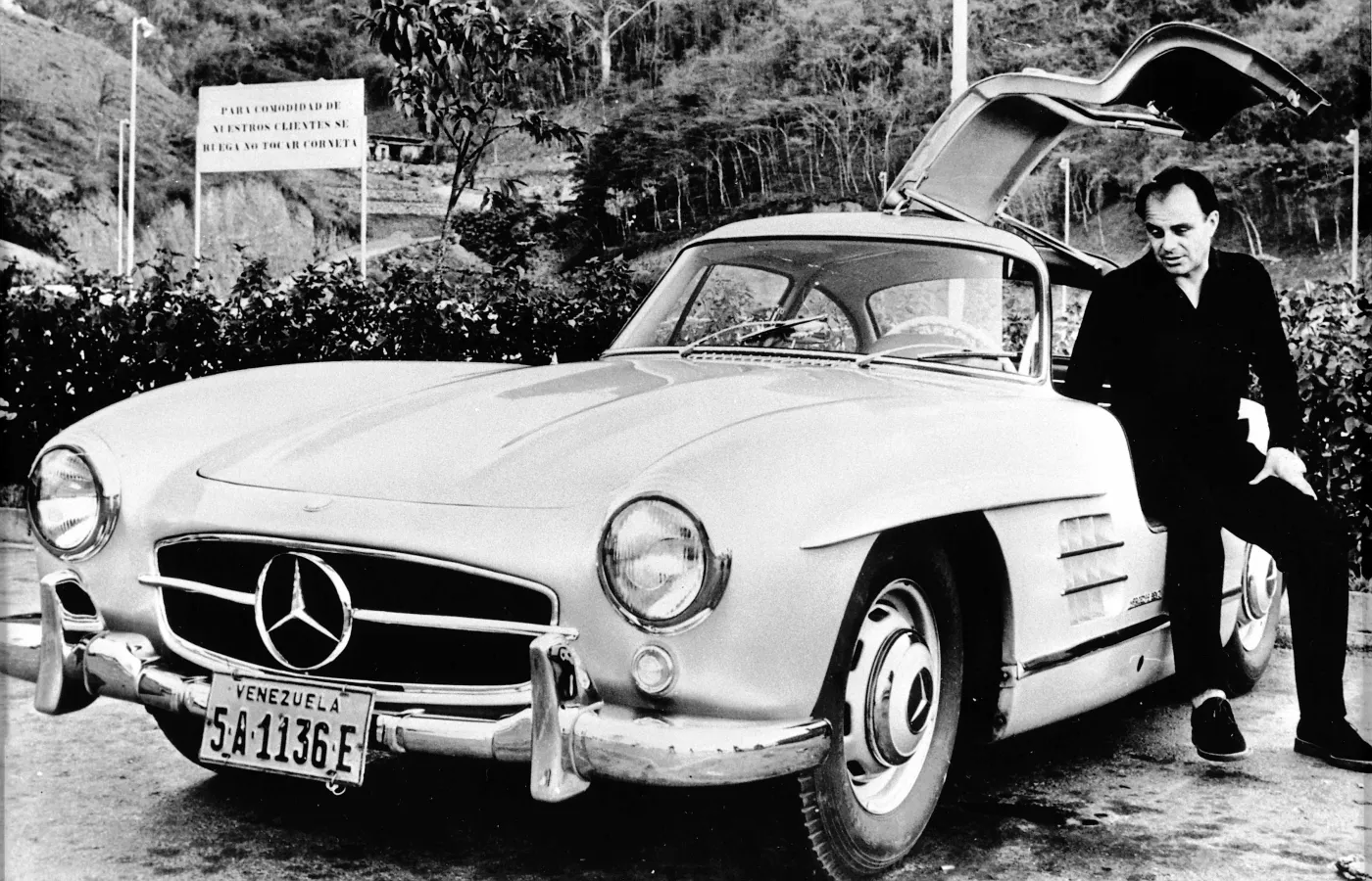 mercedes_1993m1784_1529928.jpg