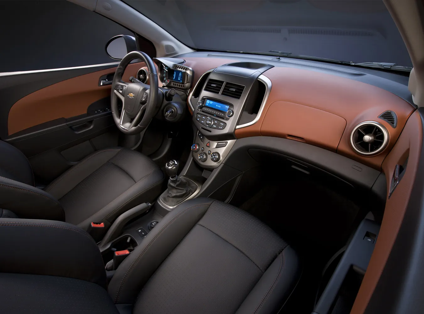 12_sonic_sedan_016_1742843.jpg