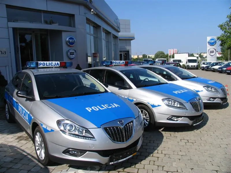 Policja w mocnej Lancii już na ogonie piratów