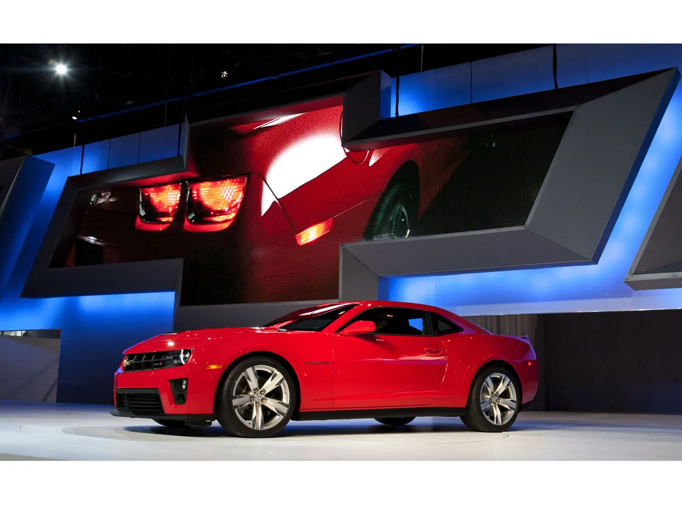 1810038-chevycamarozl102.jpg