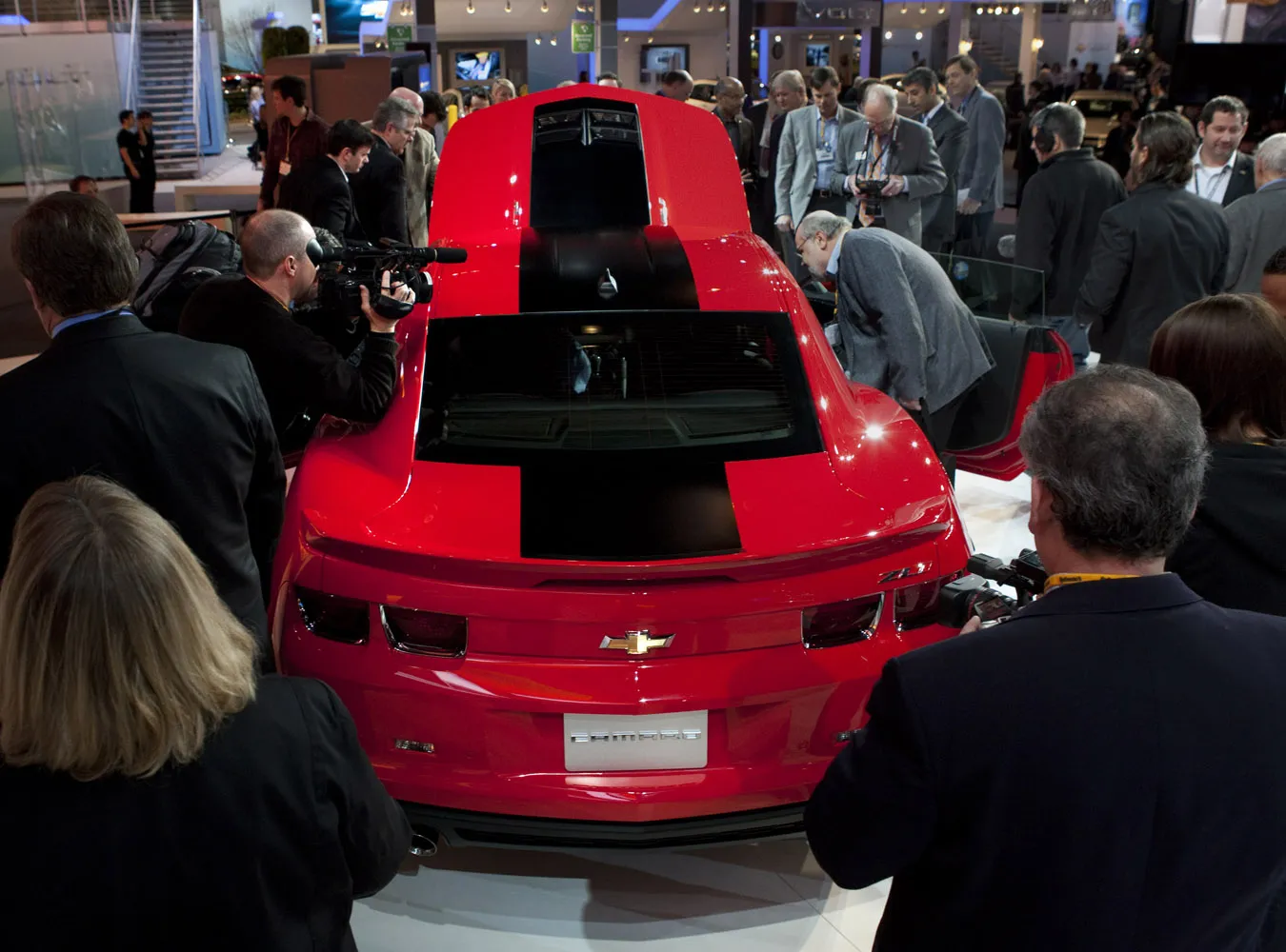 1810110-chevycamarozl104.jpg