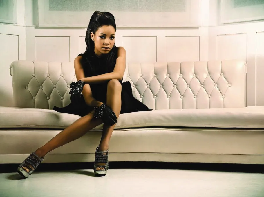 2536893-dionne-bromfield.jpg