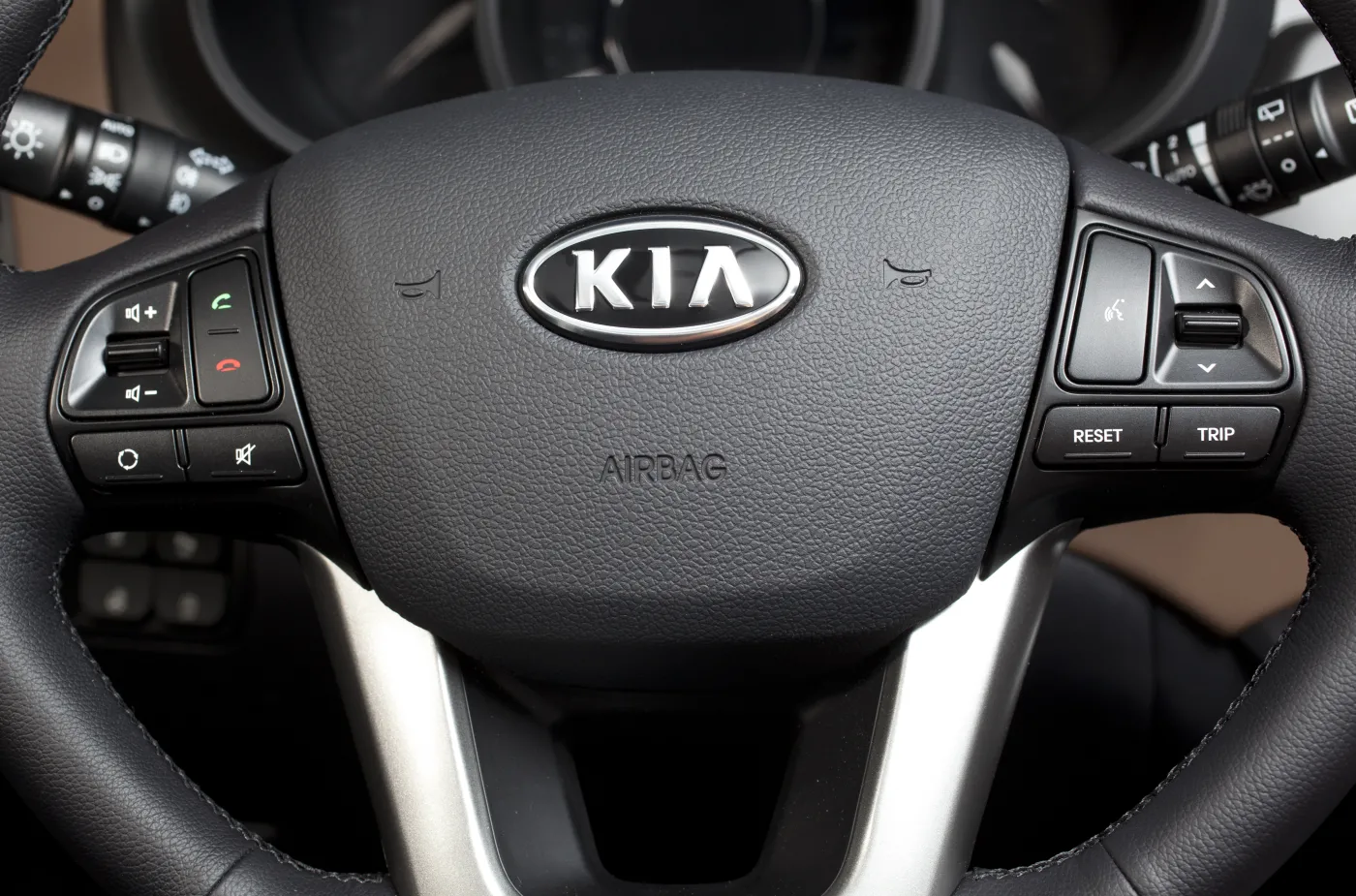2414910-kia-rio-2011-13.jpg