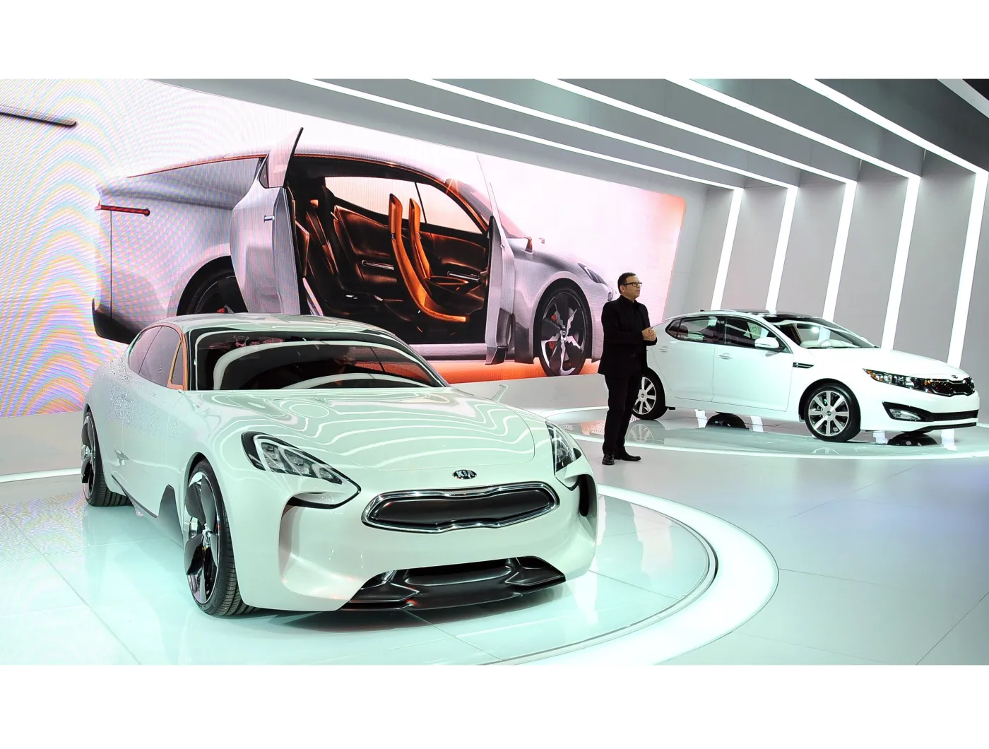 2748125-kia-gt-i-optima.jpg