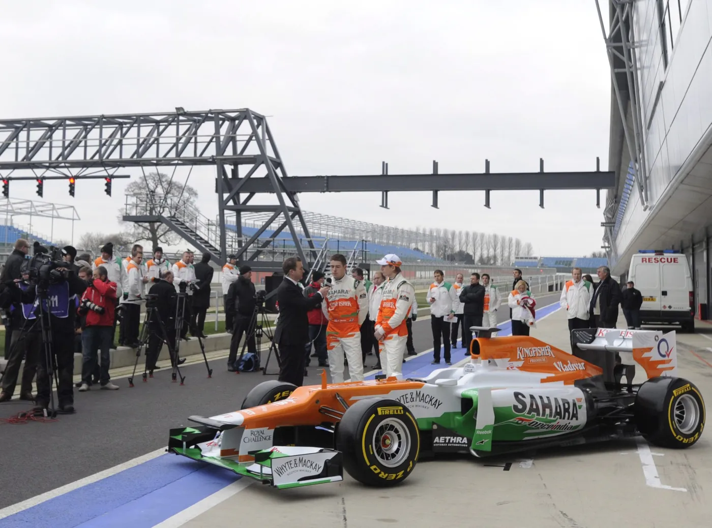 3046316-bolid-force-india.jpg