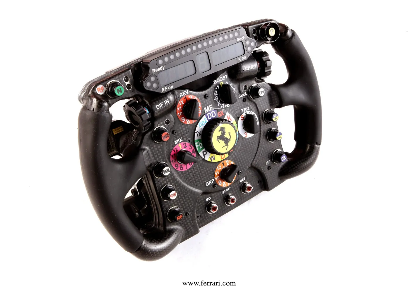 3048465-nowy-bolid-ferrari.jpg
