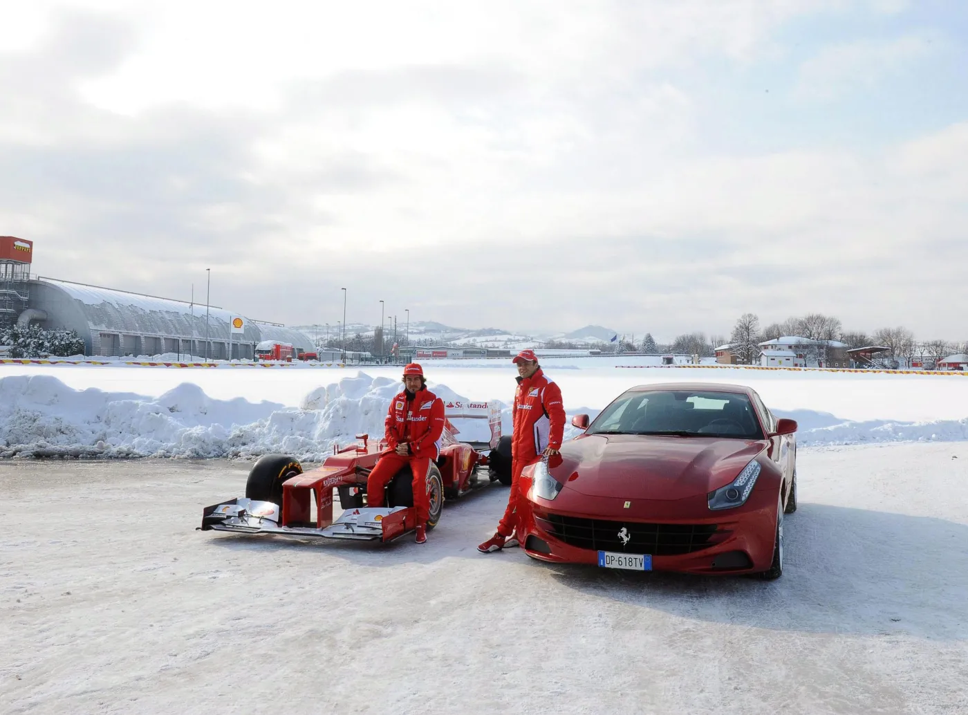 3048180-nowy-bolid-ferrari.jpg