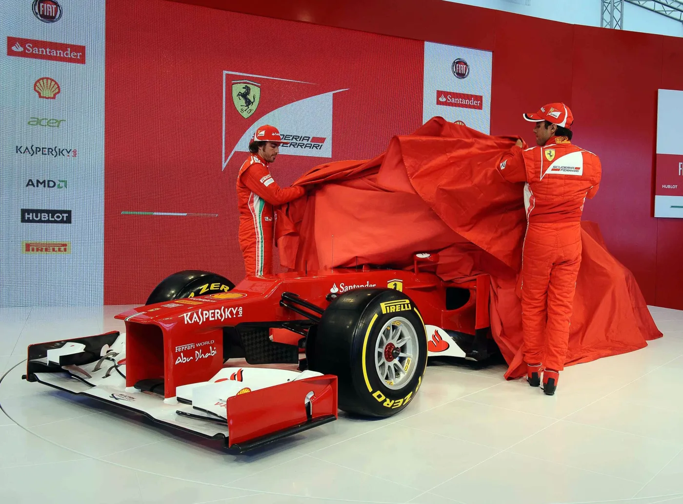3048357-nowy-bolid-ferrari.jpg