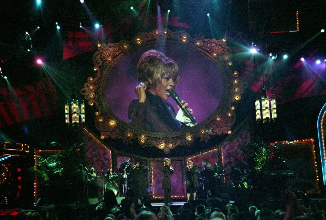 3081115-whitney-houston.jpg
