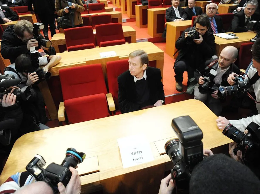 2874451-havel-i-aparaty.jpg