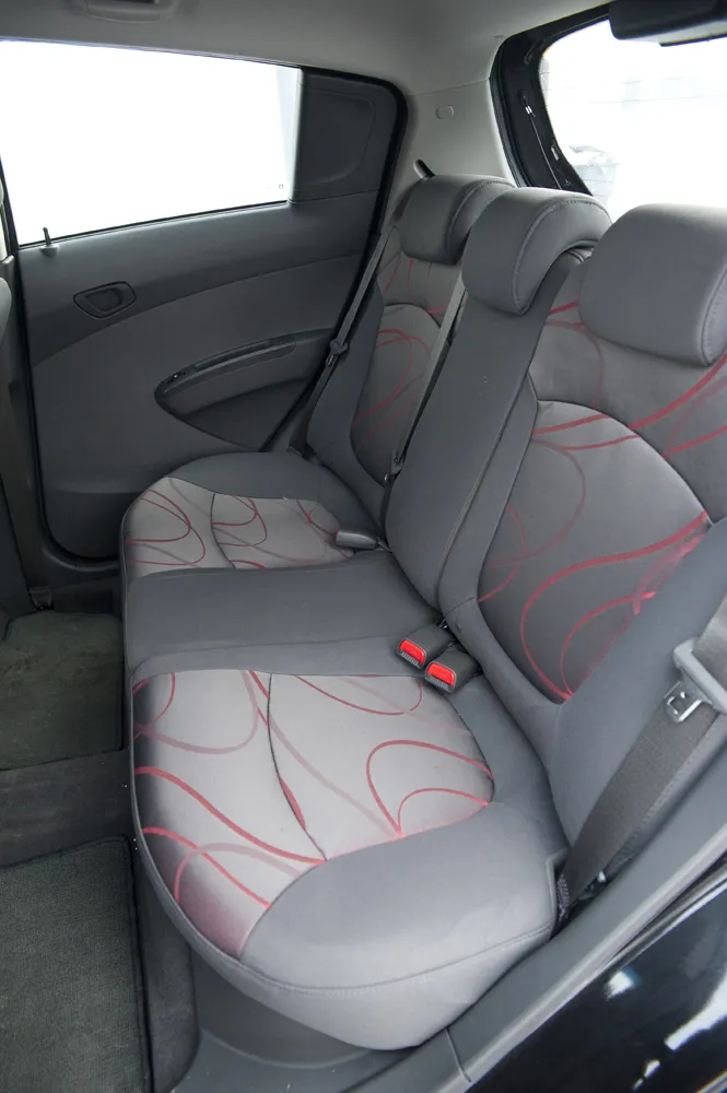 3310449-chevrolet-spark.jpg