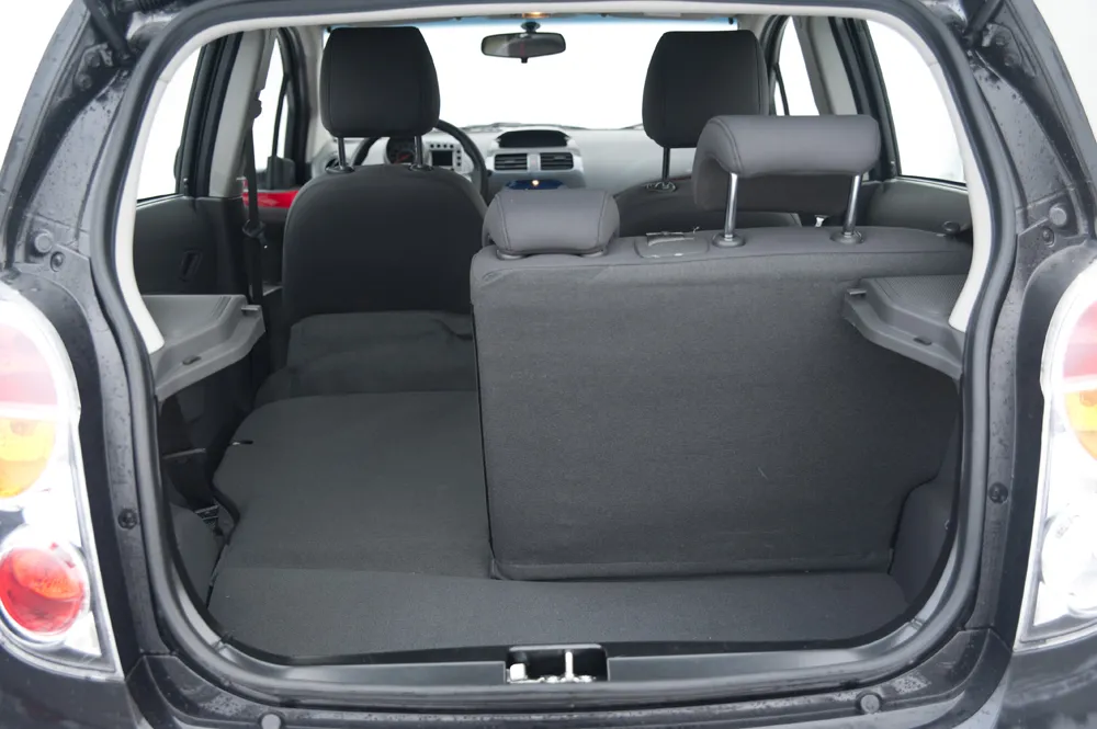 3310102-chevrolet-spark.jpg