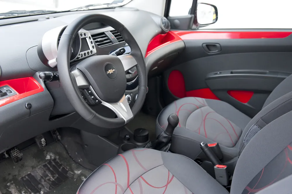 3310363-chevrolet-spark.jpg