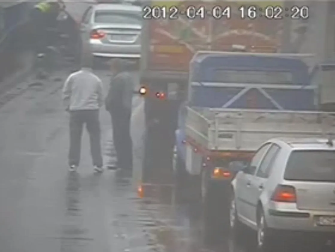 Fatalne skutki zasłabnięcia na drodze. Zobacz zderzenie czołowe