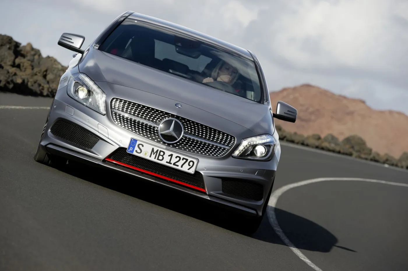 3359141-mercedes-klasy-a.jpg