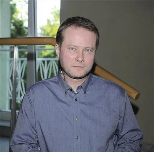 Zobacz, jak Artur Żmijewski bankietuje z księżmi!
