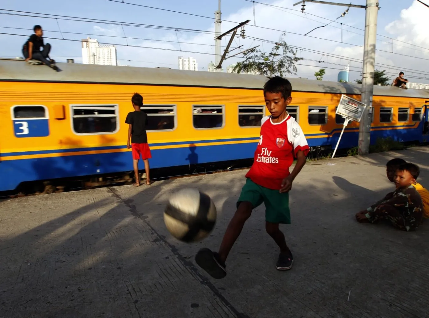 Tak się rodzą piłkarskie talenty. Mali mistrzowie ze slumsów