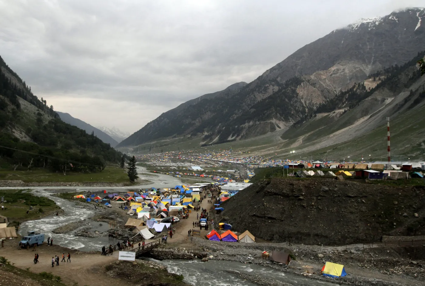 3695482-pielgrzymi-hindu.jpg