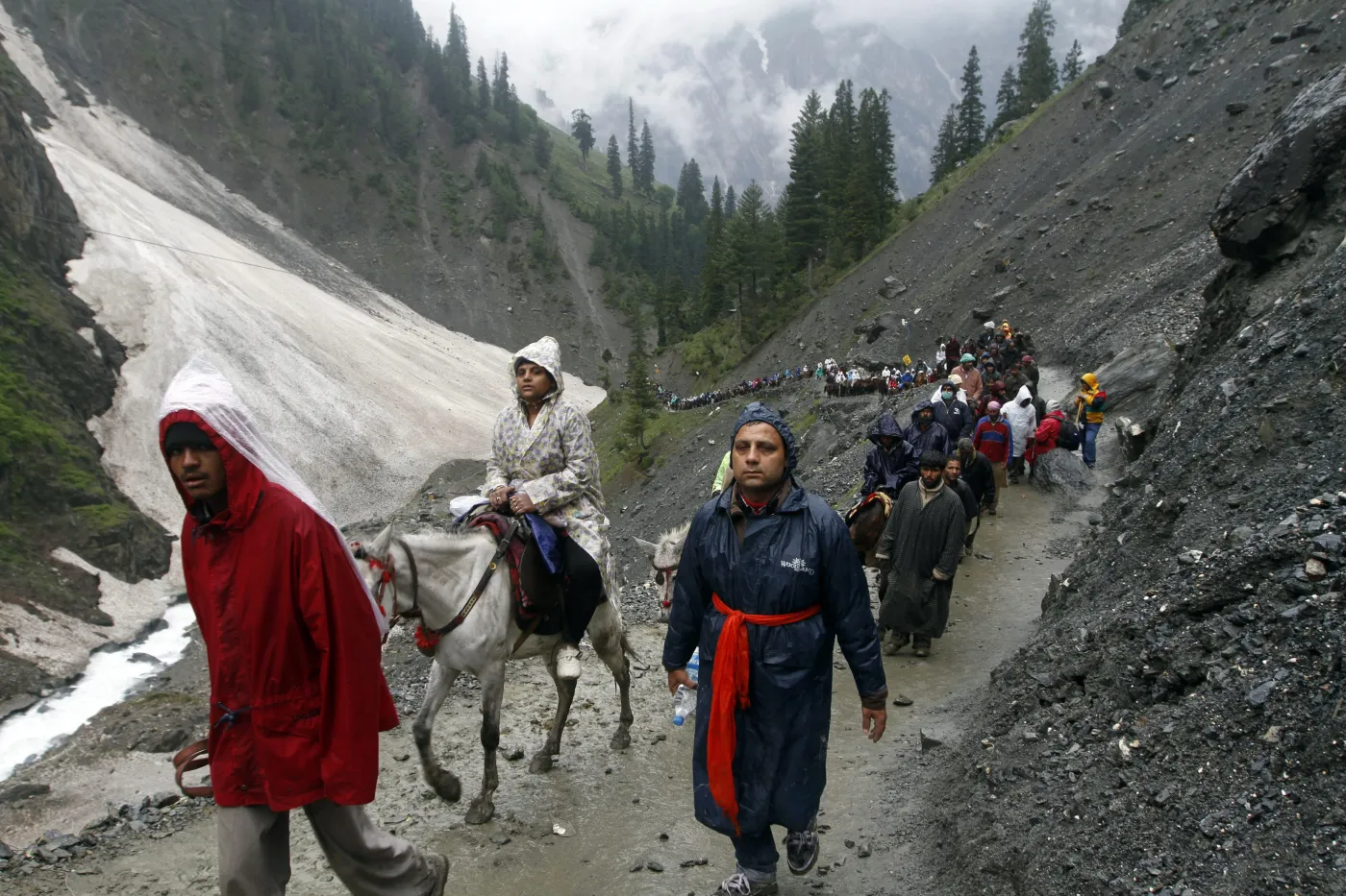 3695395-pielgrzymi-hindu.jpg
