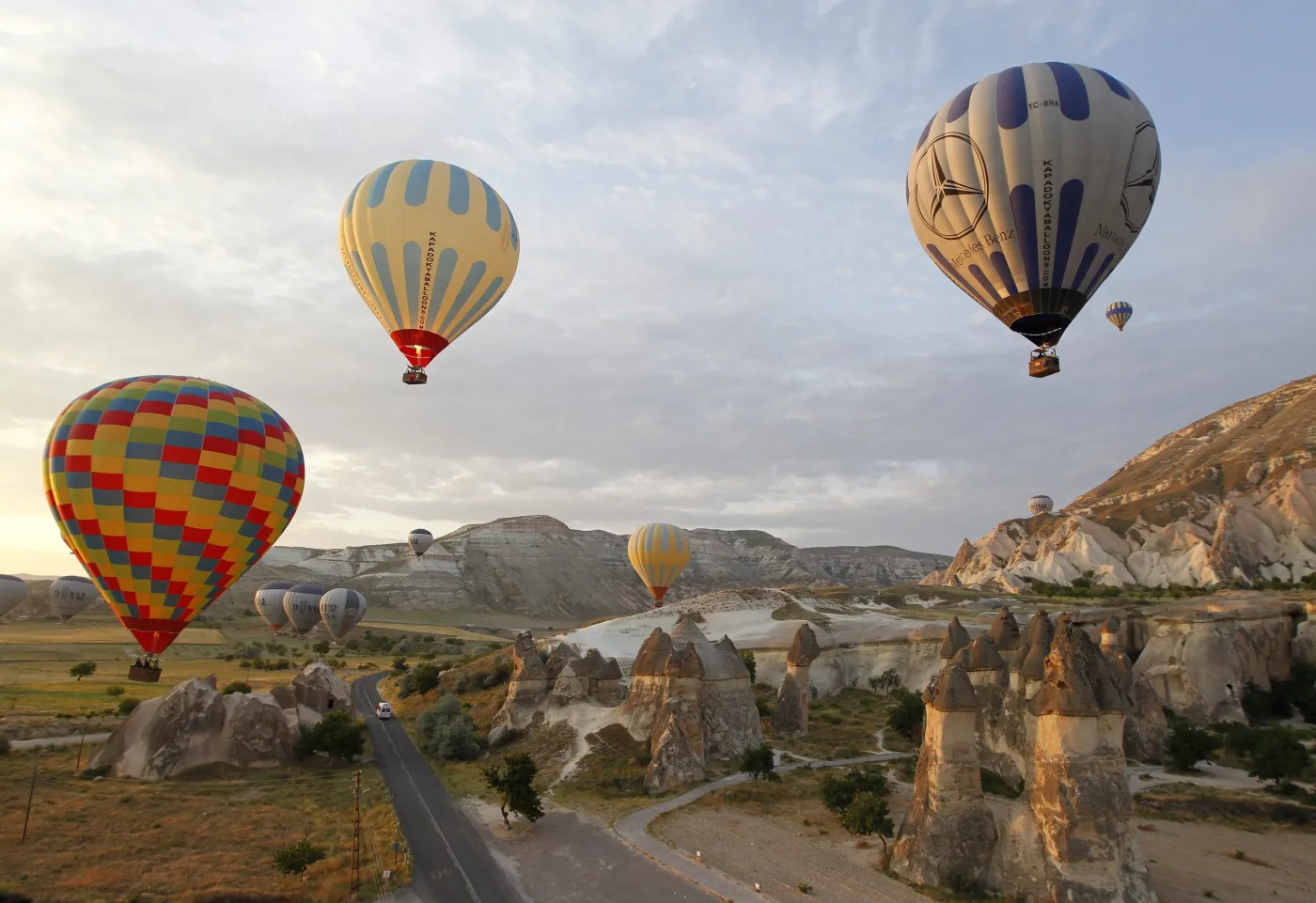 3729678-kapadocja-w-turcji.jpg
