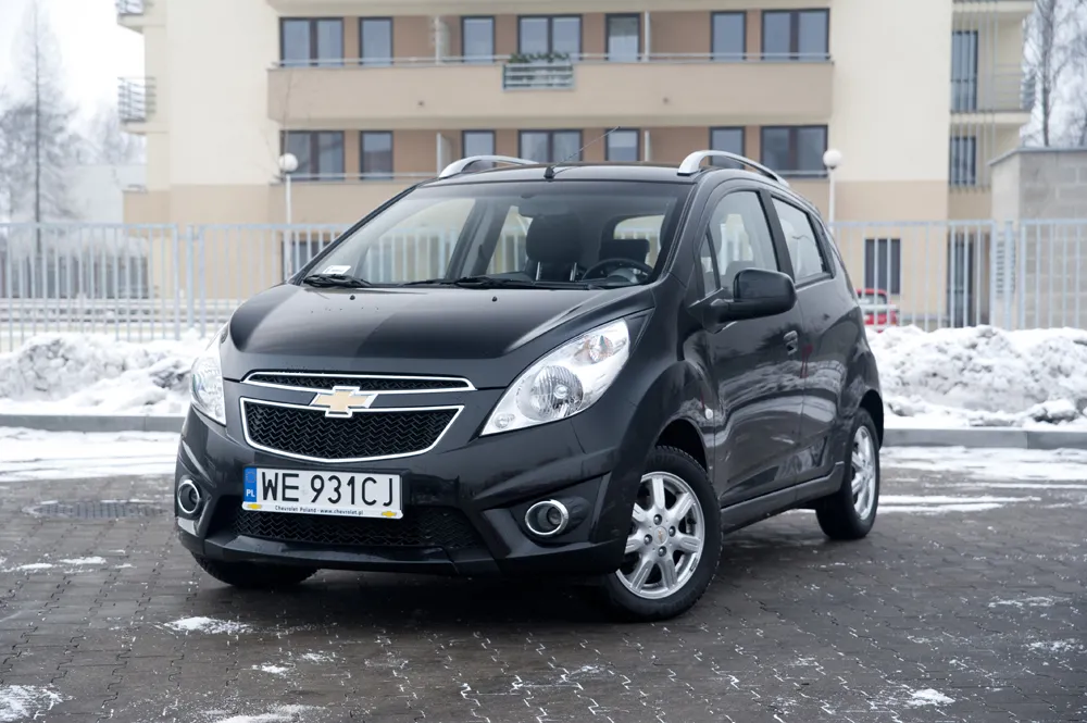 3310043-chevrolet-spark.jpg