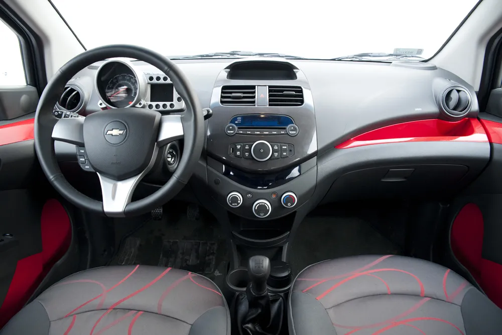 3310160-chevrolet-spark.jpg