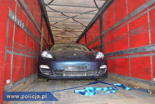 3037920-porsche-panamera.jpg