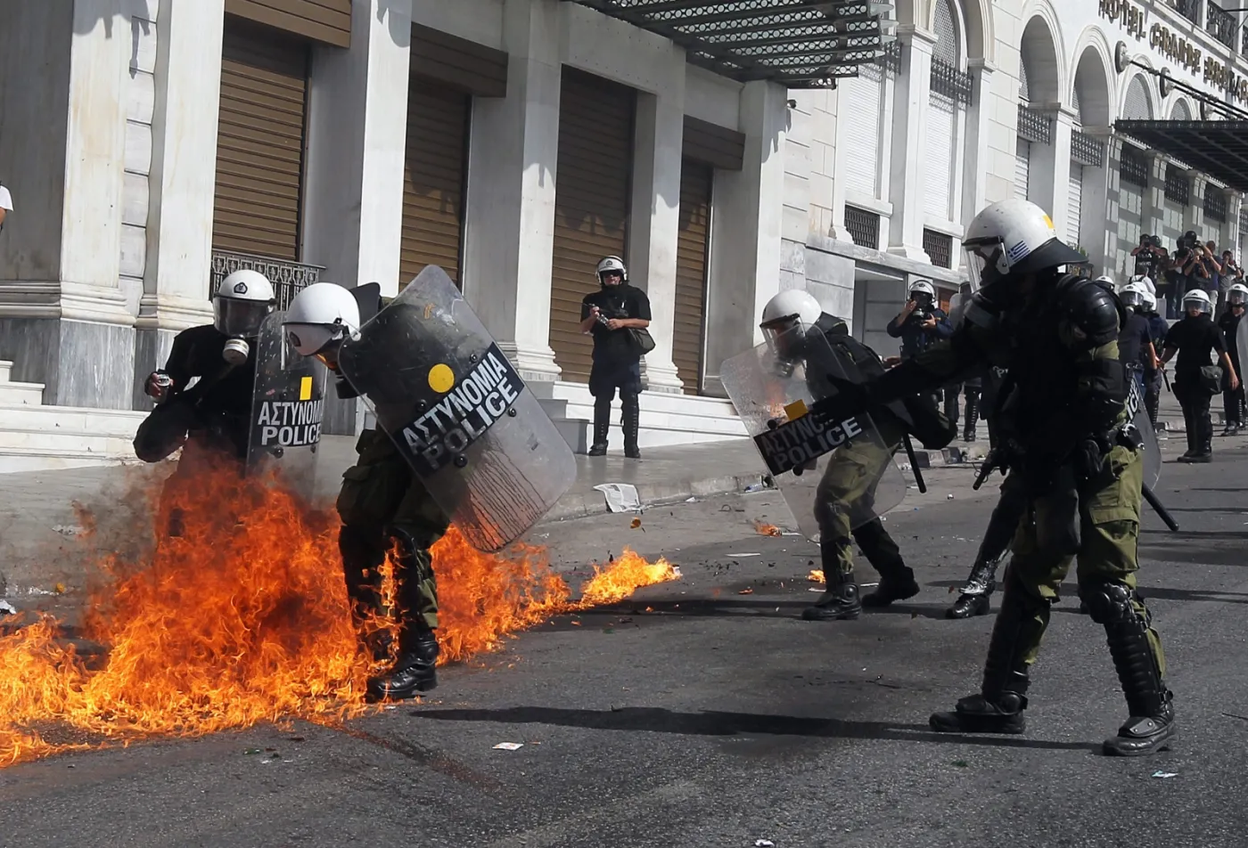 4170834-protesty-w-grecji.jpg