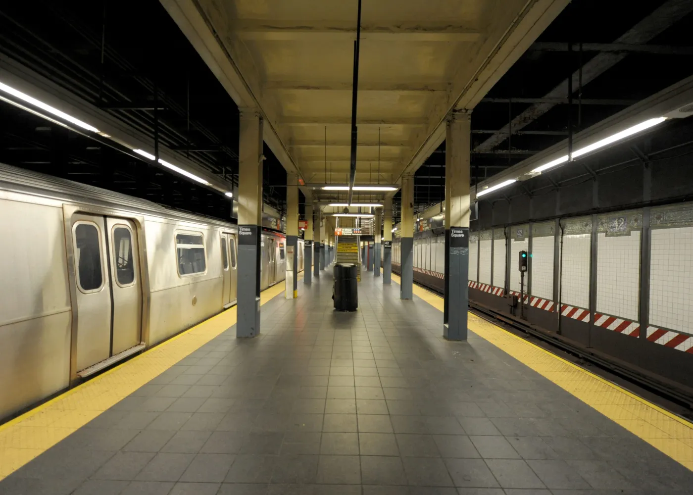 4212704-nowojorskie-metro.jpg
