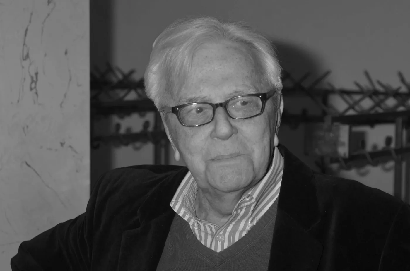 4221848-andrzej-lapicki.jpg