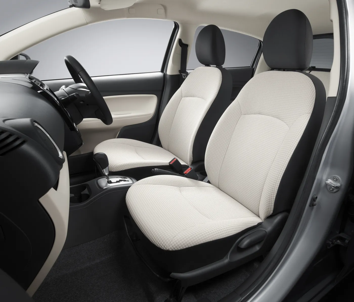 3879357-mirage-interior.jpg