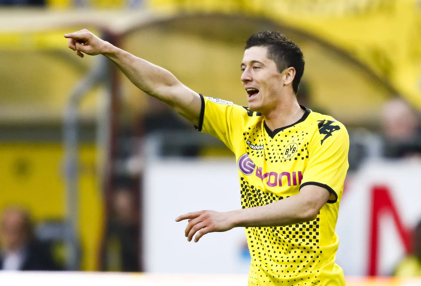Borussia odrzuciła ofertę Chelsea. 17 mln euro za "Lewego" to mało